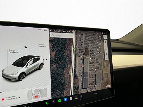 Tesla Model Y 24 of 30