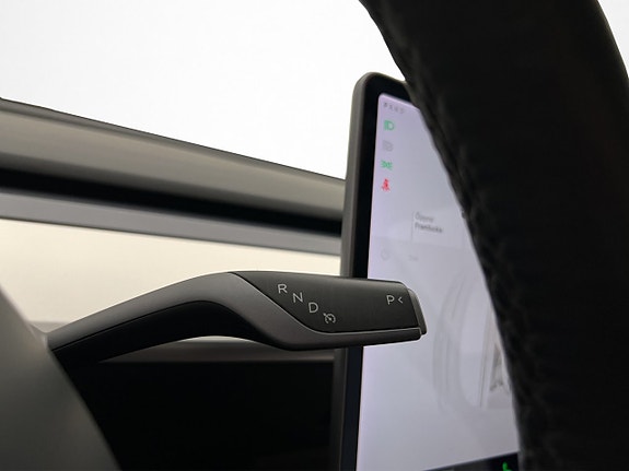 Tesla Model Y 18 of 30