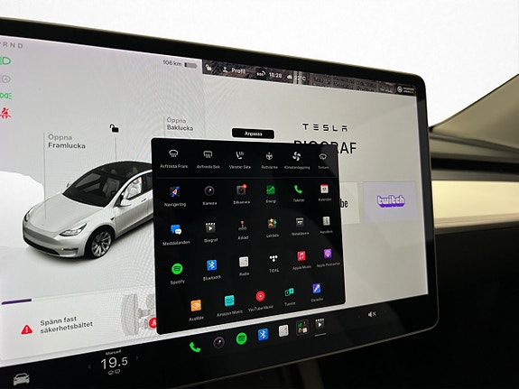 Tesla Model Y 23 of 30
