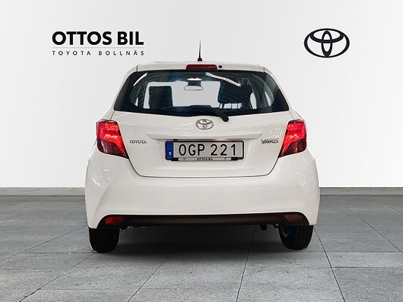 Toyota Yaris 5 of 16