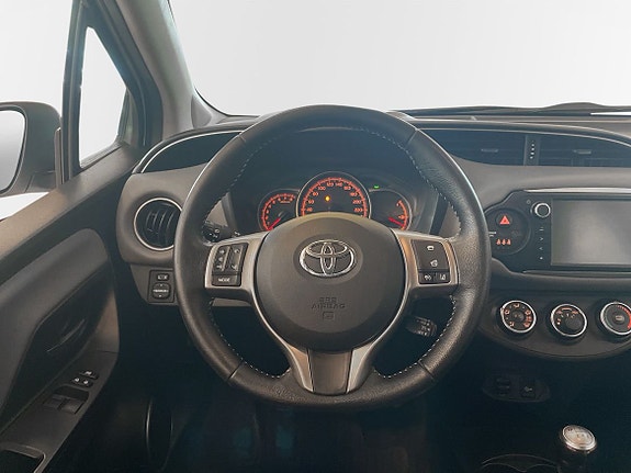 Toyota Yaris 10 of 16