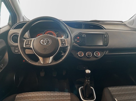 Toyota Yaris 9 of 16