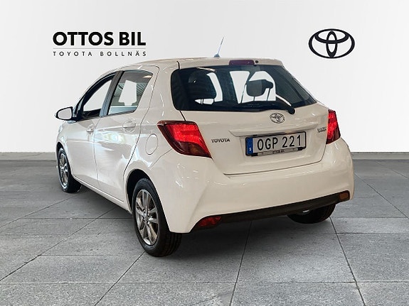 Toyota Yaris 3 of 16