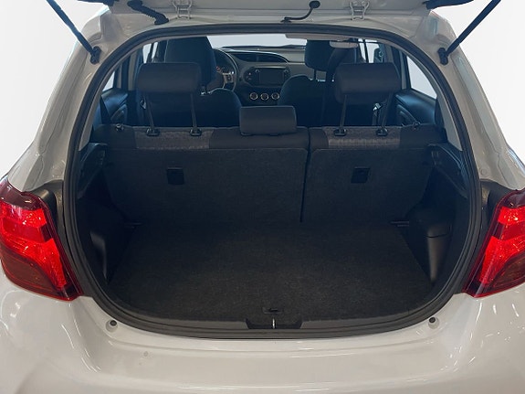 Toyota Yaris 12 of 16