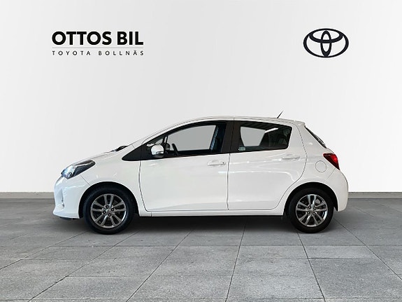 Toyota Yaris 4 of 16