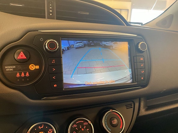 Toyota Yaris 16 of 16