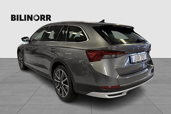 Skoda Octavia Scout 3 of 14