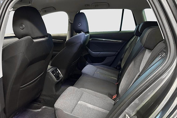 Skoda Octavia Scout 10 of 14