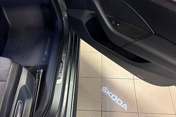 Skoda Octavia Scout 11 of 14