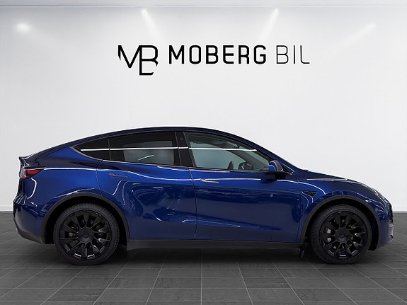 Tesla Model Y 5 of 19