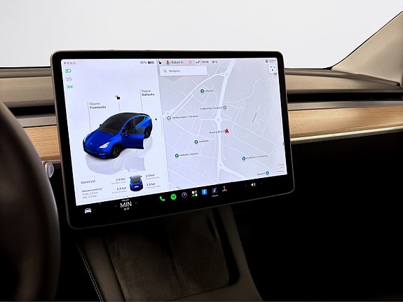 Tesla Model Y 16 of 19
