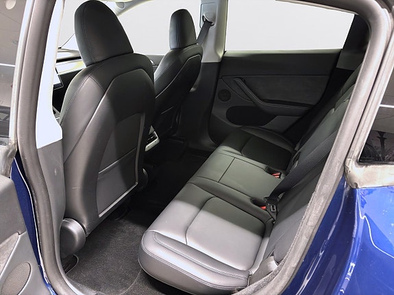 Tesla Model Y 13 of 19