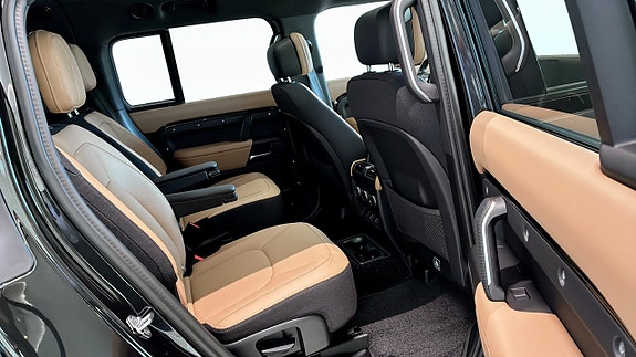 Land Rover Defender 130 5 of 19