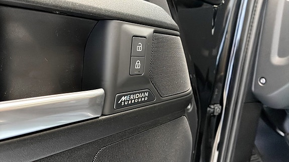 Land Rover Defender 130 17 of 19