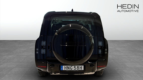 Land Rover Defender 130 7 of 19