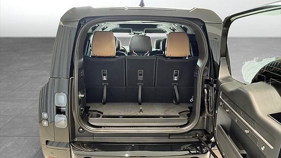 Land Rover Defender 130 10 of 19