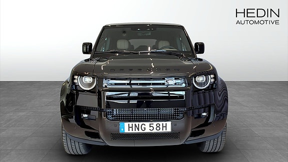 Land Rover Defender 130 8 of 19