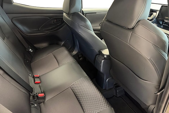 Toyota Yaris 7 of 10