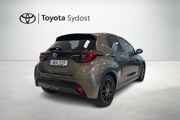 Toyota Yaris 2 of 10