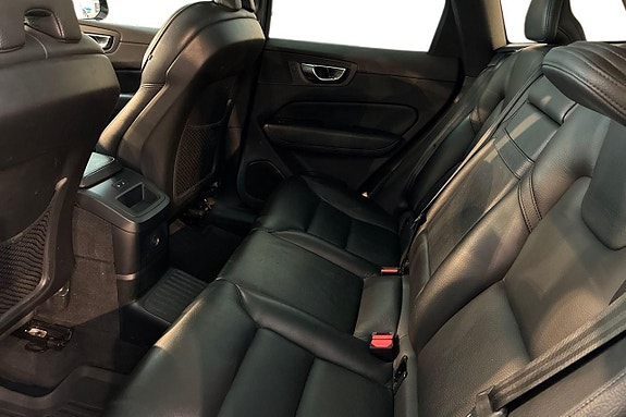 Volvo XC60 12 of 27