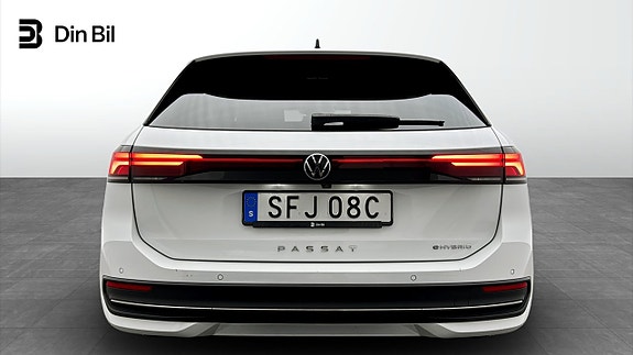 Volkswagen Passat 5 of 19