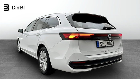 Volkswagen Passat 3 of 19