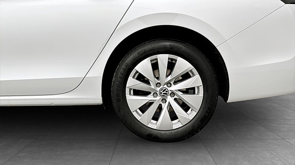 Volkswagen Passat 6 of 19