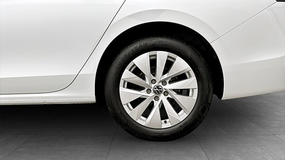 Volkswagen Passat 6 of 19