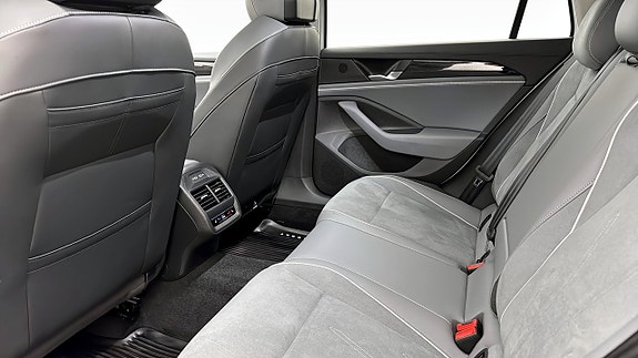 Volkswagen Passat 11 of 19