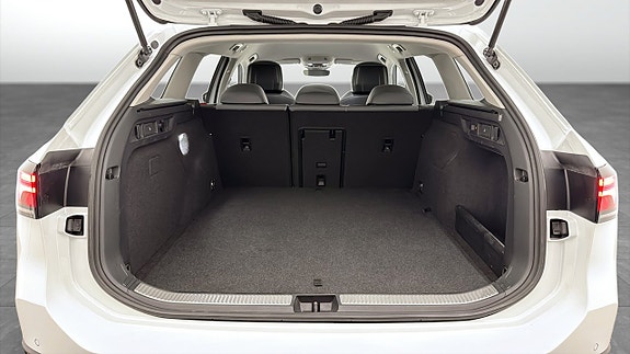 Volkswagen Passat 12 of 19