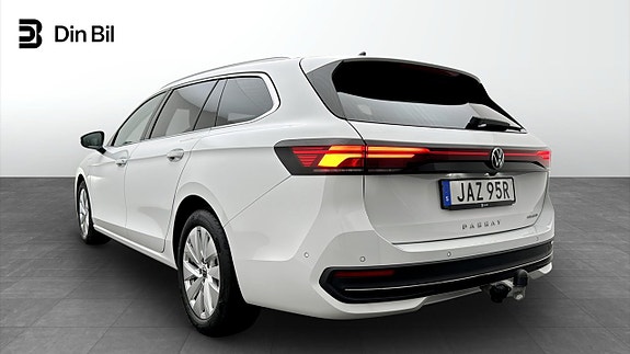 Volkswagen Passat 3 of 19