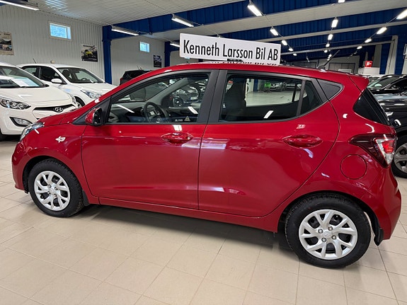Hyundai i10 2 of 8