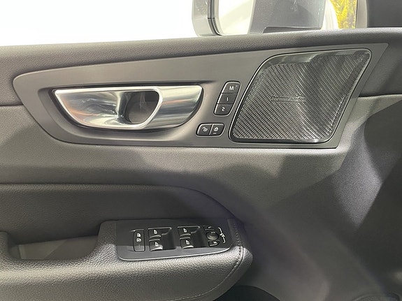 Volvo XC60 13 of 20