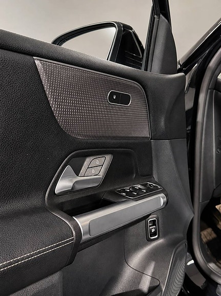 Mercedes-Benz GLB200 d 15 of 16