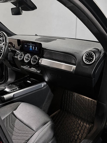 Mercedes-Benz GLB200 d 16 of 16