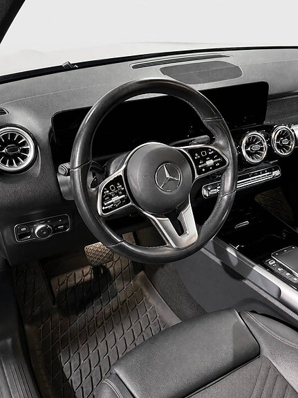 Mercedes-Benz GLB200 d 10 of 16