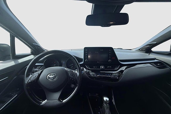 Toyota C-HR 10 of 16