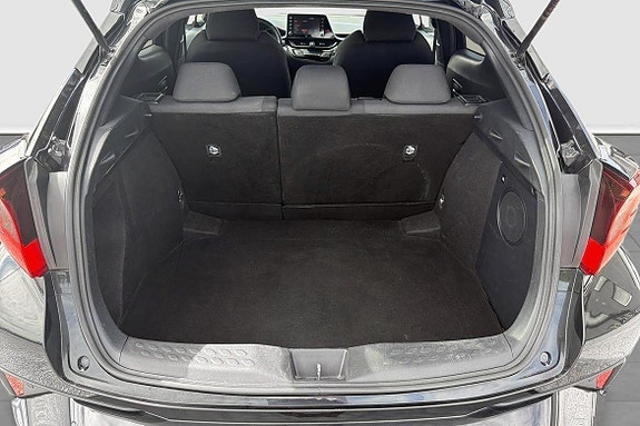 Toyota C-HR 12 of 16