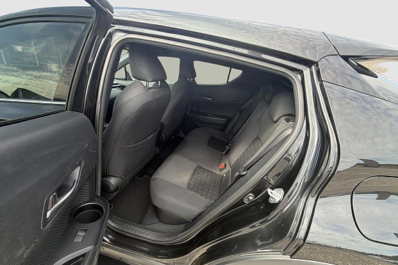 Toyota C-HR 9 of 16