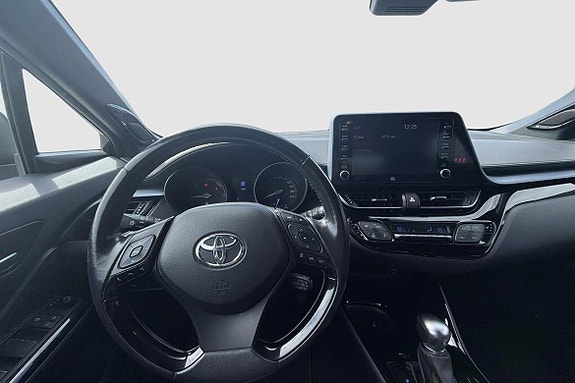 Toyota C-HR 11 of 16