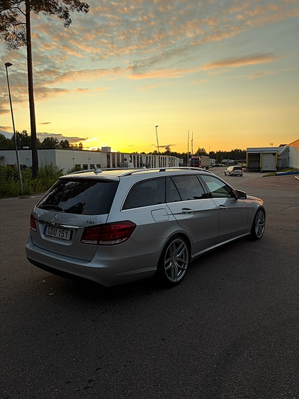 Mercedes-Benz E220 4 of 7