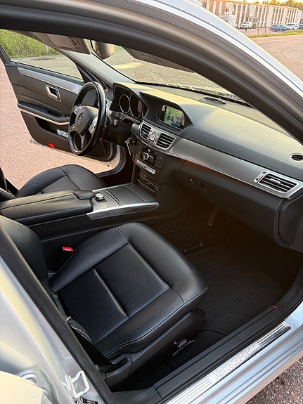Mercedes-Benz E220 6 of 7