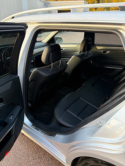 Mercedes-Benz E220 7 of 7