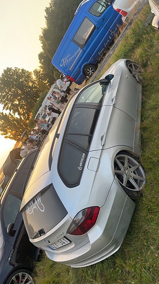 BMW 320d 4 of 5