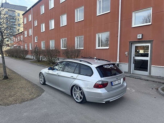 BMW 320d 3 of 5
