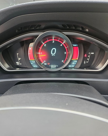 Volvo V40 12 of 22