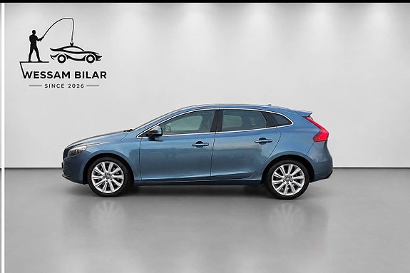 Volvo V40 2 of 22