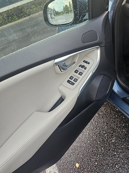 Volvo V40 7 of 22