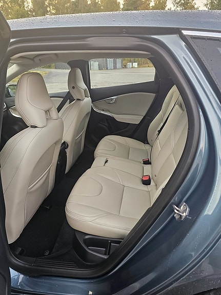 Volvo V40 6 of 22