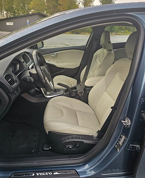 Volvo V40 5 of 22
